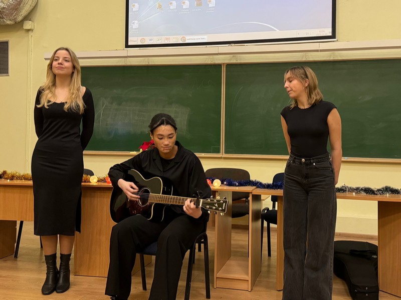 23 12 29 UKF svente 4S