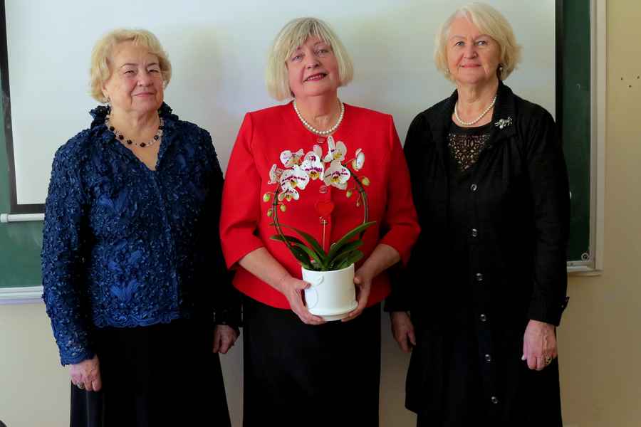 21 10 13 1 MUF Orchidj ied vainikas i grupi senini rank